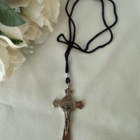 Cordão crucifixo metal prata