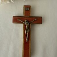Crucifixo parede avermelhado 15 cm