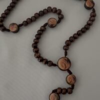 Terço madeira Nossa Senhora de Akita