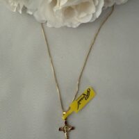 Semijoia crucifixo feminino com medalha de São Bento